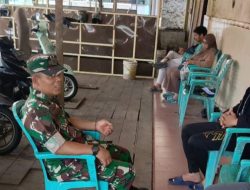 Babinsa Koramil 1601/Indramayu Perkuat Kedekatan dengan Warga Karanganyar Lewat Komsos