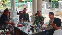 Babinsa Koramil 1611/Losarang Perkuat Sinergi dengan Warga Desa Pangkalan Lewat Komsos