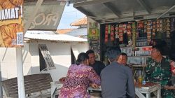 Babinsa Koramil 1611/Losarang Perkuat Sinergi dengan Warga Melalui Komsos di Desa Losarang