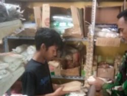 Babinsa Koramil 1603/Lohbener Pantau Harga Sembako, Pastikan Stabilitas di Wilayah Binaan