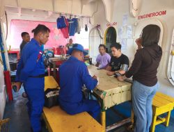 Polairud Polda Sulut Hadir di Tengah Laut, Klinik Terapung Layani Warga Pesisir Selat Lembeh