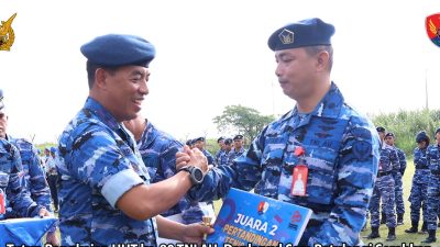Tutup Semarak HUT ke-80 TNI AU, Danlanud Sam Ratulangi Serahkan Penghargaan Lomba Antar Satker Penuh Sportivitas