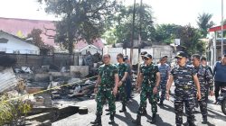 TNI AL Hadir di Tengah Duka: Kodaeral VIII Pimpin Aksi Bersih dan Dirikan Posko Bantuan untuk Korban Kebakaran di Manado