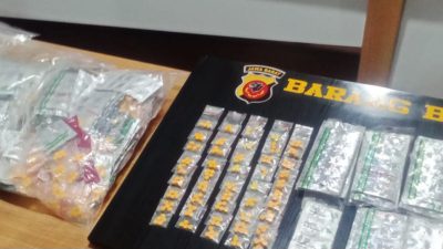 Satres Narkoba Polres Karawang Bongkar Jaringan Sabu, Dua Kurir Ditangkap dengan Barang Bukti 1.047 Gram