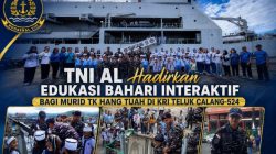 TNI AL Hadirkan Edukasi Bahari Interaktif bagi Murid TK Hang Tuah di KRI Teluk Calang-524