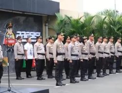2 Personel Polres Metro Bekasi Kota Terima Kenaikan Pangkat Pengabdian Jelang Pensiun