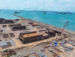 2 BULAN GAJI DIGANTUNG: PULUHAN PEKERJA PT RODO ELESKA TEKNIK MANDIRI TERLANTAR DI GALANGAN BINTAN