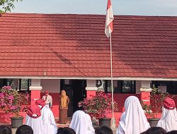 Upacara Bendera Perdana di Bawah Kepemimpinan Baru, UPTD SDN 2 Sambimaya Teguhkan Semangat Disiplin dan Pendidikan Karakter