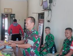 Koramil 1608/Karangampel Berikan Tumpeng dan Ucapan Selamat HUT Bhayangkara ke-80 kepada Polsek Karangampel