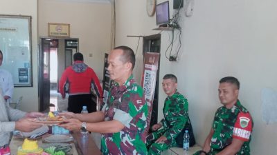 Koramil 1608/Karangampel Berikan Tumpeng dan Ucapan Selamat HUT Bhayangkara ke-80 kepada Polsek Karangampel