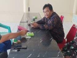 Komsos Babinsa Koramil 1601/Indramayu Pererat Silaturahmi dan Ajak Warga Jaga Keamanan Lingkungan