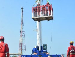 Pertamina Patra Niaga Kilang Balongan Uji Kesiapsiagaan Lewat Simulasi Evakuasi Darurat di Menara Flare