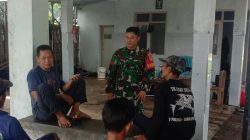 Komsos Babinsa Koramil 1601/Indramayu Pererat Silaturahmi dan Ajak Warga Jaga Kamtibmas di Desa Pabeanudik