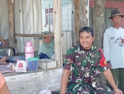 Komsos Babinsa Koramil 1601/Indramayu Pererat Kedekatan dengan Warga Desa Gelarmandala, Dukung Ketahanan Pangan