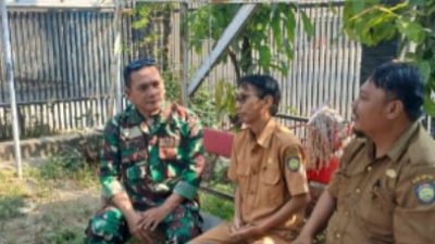 Babinsa Koramil 1605/Sukagumiwang Perkuat Sinergi Melalui Komsos Bersama Pamong Desa Sukawera