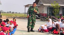 Babinsa Koramil 1610/Krangkeng Sosialisasikan Anti Bullying di SDN 4 Krangkeng, Tanamkan Karakter Disiplin Sejak Dini