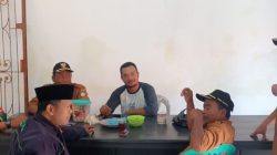 Babinsa Koramil 1608/Karangampel Pererat Sinergi Melalui Komsos Bersama Perangkat Desa Tanjungsari