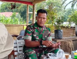 Babinsa Koramil 1605/Sukagumiwang Pererat Silaturahmi Lewat Komsos Bersama Masyarakat dan Pendamping Dinas Sosial