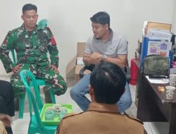 Babinsa Koramil 1601/Indramayu Bersama Bhabinkamtibmas Perkuat Kamtibmas Melalui Komsos di Desa Pabeanudik