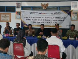 Koramil 1605/Sukagumiwang Hadiri Pelantikan dan Pengambilan Sumpah Jabatan Pamong Desa Gedangan