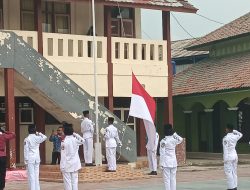 Semangat Nasionalisme Membuncah! Paskibraka SMAN 1 Juntinyuat Sukses Kibarkan Sang Merah Putih di HUT RI ke-81