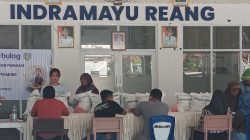 Bantuan Pangan 30 Kilogram Disalurkan kepada 1.294 Penerima di Juntikebon