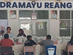 Bantuan Pangan 30 Kilogram Disalurkan kepada 1.294 Penerima di Juntikebon