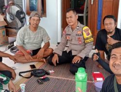 Perkuat Kamtibmas, Babinsa Koramil 1601 Indramayu Gelar Komsos Bersama Warga Pabeanudik