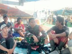 Babinsa Koramil 1601/Indramayu Ajak Nelayan Karangsong Utamakan Keselamatan dan Jaga Kebersihan Laut