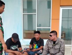 Anggota Koramil Indramayu Komsos di Karangsong, Ajak Warga Jaga Keamanan dan Awasi Remaja