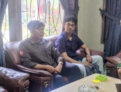 Babinsa Koramil Karangampel Komsos Bersama Warga Kedokan Agung, Ajak Jaga Kebersihan Lingkungan