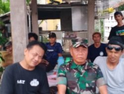 Babinsa Koramil Sukagumiwang Komsos Bersama Warga Desa Kertasemaya, Pererat Silaturahmi dan Kemanunggalan TNI-Rakyat