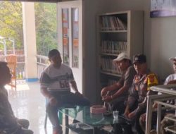Babinsa Koramil 1611/Losarang Gelar Komsos, Ajak Warga Jaga Kamtibmas dan Kebersihan Lingkungan
