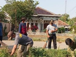 Babinsa Koramil 1602/Sindang Bersama Satpol PP dan Masyarakat Laksanakan Karya Bakti Rutin di Cantigi