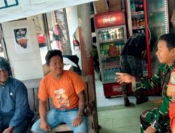 Babinsa Karangsong Ajak Warga Jaga Kamtibmas dan Kebersihan Lingkungan