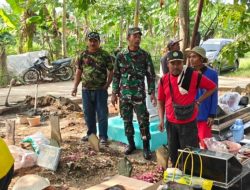 Babinsa Lohbener Komsos dengan Warga Kiajaran Kulon, Ajak Jaga Keamanan dan Kebersamaan