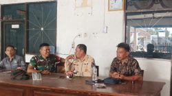 Babinsa Koramil Lohbener Perkuat Sinergi dengan Pemdes Sukasari, Bahas Kamtibmas dan Pengawasan Anak