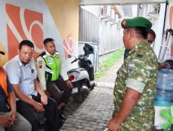 Babinsa Karangampel Komsos Bersama Warga, Security dan Juru Parkir Ajak Jaga Kebersihan serta Keamanan Lingkungan
