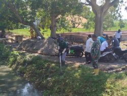 Babinsa dan Warga Bersihkan Saluran Sekunder Siwarak, Dukung Kelancaran Irigasi Pertanian