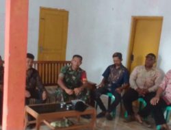Perkuat Kemanunggalan TNI dan Rakyat, Babinsa Koramil Sukagumiwang Komsos Bersama Warga Desa Cadangpinggan