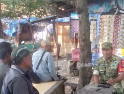 Babinsa Koramil 1601/Indramayu Komsos Bersama Warga Karangmalang, Ajak Jaga Kamtibmas dan Kebersihan