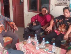 Perkuat Kemanunggalan TNI dan Rakyat, Babinsa Koramil Sukagumiwang Komsos Bersama Warga Desa Cibeber