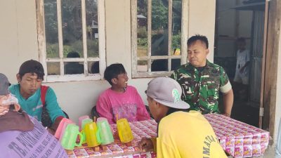 Perkuat Kedekatan dengan Warga, Babinsa Koramil 1605 Sukagumiwang Gelar Komsos di Desa Kliwed