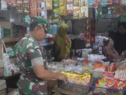Anggota Koramil 1605 Sukagumiwang Monitoring Harga Bahan Pokok, Pastikan Ketersediaan dan Stabilitas Harga di Wilayah Binaan