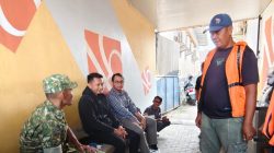 Babinsa Koramil 1608/Karangampel Edukasi Warga Jaga Kebersihan Lingkungan Lewat Komsos Humanis