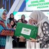 Disnakertrans Karawang Serahkan Sertifikat BNSP kepada 16 Peserta Pemagangan