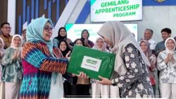 Disnakertrans Karawang Serahkan Sertifikat BNSP kepada 16 Peserta Pemagangan