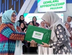 Disnakertrans Karawang Serahkan Sertifikat BNSP kepada 16 Peserta Pemagangan