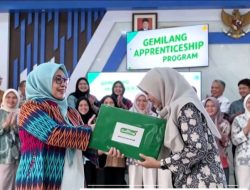 Disnakertrans Karawang Serahkan Sertifikat BNSP kepada 16 Peserta Pemagangan
