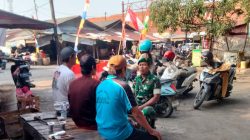 Anggota Koramil 1601 Indramayu Ajak Warga Karangmalang Jaga Kamtibmas dan Kebersihan Lingkungan